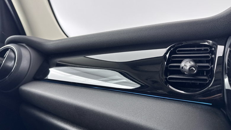 MINI Hatchback 1.5 Cooper Classic Premium 5dr Petrol Hatchback